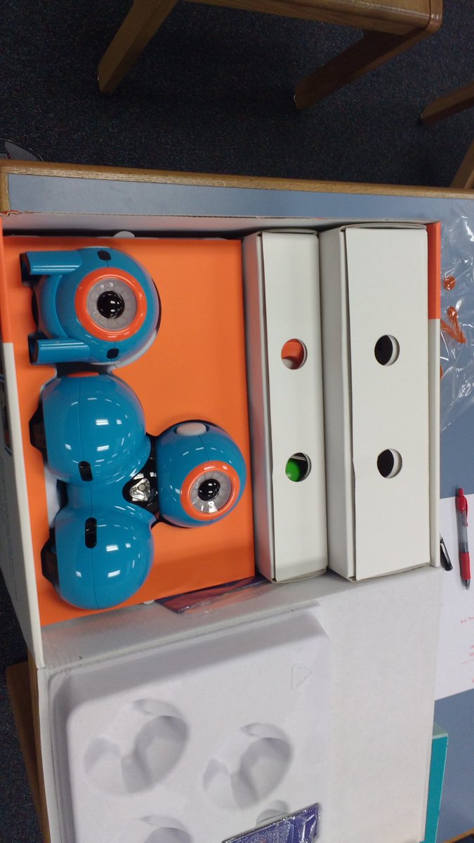fssdfismedia's tweet image. Dash and Dot are ready to go at FIS! #codingtolearn #wonderworkshop