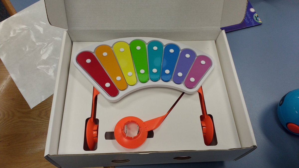 fssdfismedia's tweet image. Dash and Dot are ready to go at FIS! #codingtolearn #wonderworkshop