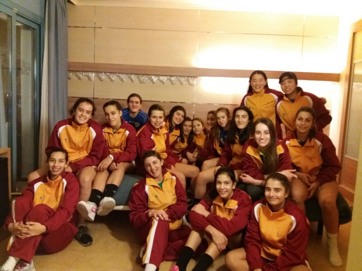 FCYLBM's tweet photo. Noche de Reyes en la Selección ...
y los equipos infantiles ya están recibiendo sus regalos.
#AvispasCyL
#CyLAPorElOro
#CyLAPorLaCopa https://t.co/SZyTco1O1s