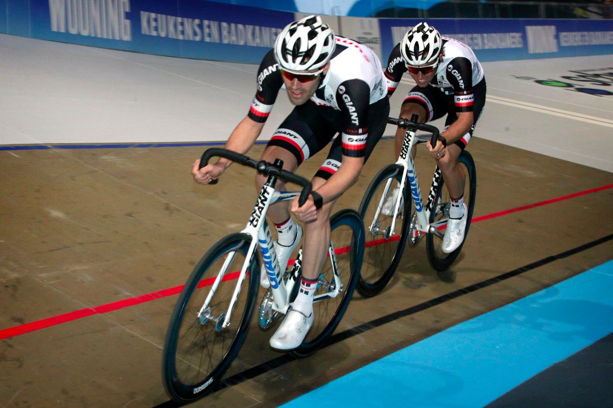 picnicpostnl's tweet photo. Michael Matthews &amp; Tom Dumoulin in action during our fan experience at Rotterdam #SixDay this evening. Stay tuned for our gallery! 🚴💨 https://t.co/vf8E1cfNO2