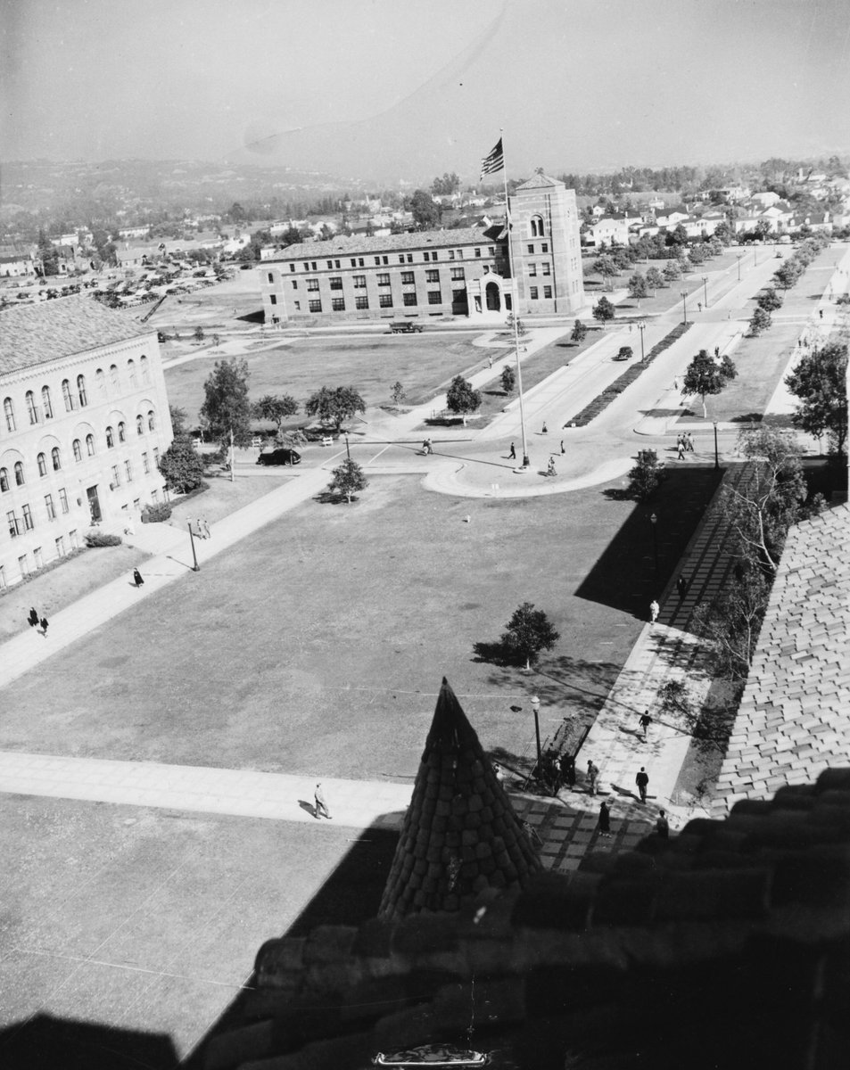 UCLA_Alumni's tweet photo. This week's #TBT shows the view from @UCLA_Powell towards the flagpole and #DoddHall, back in 1949. https://t.co/AA4EPjy9Sz