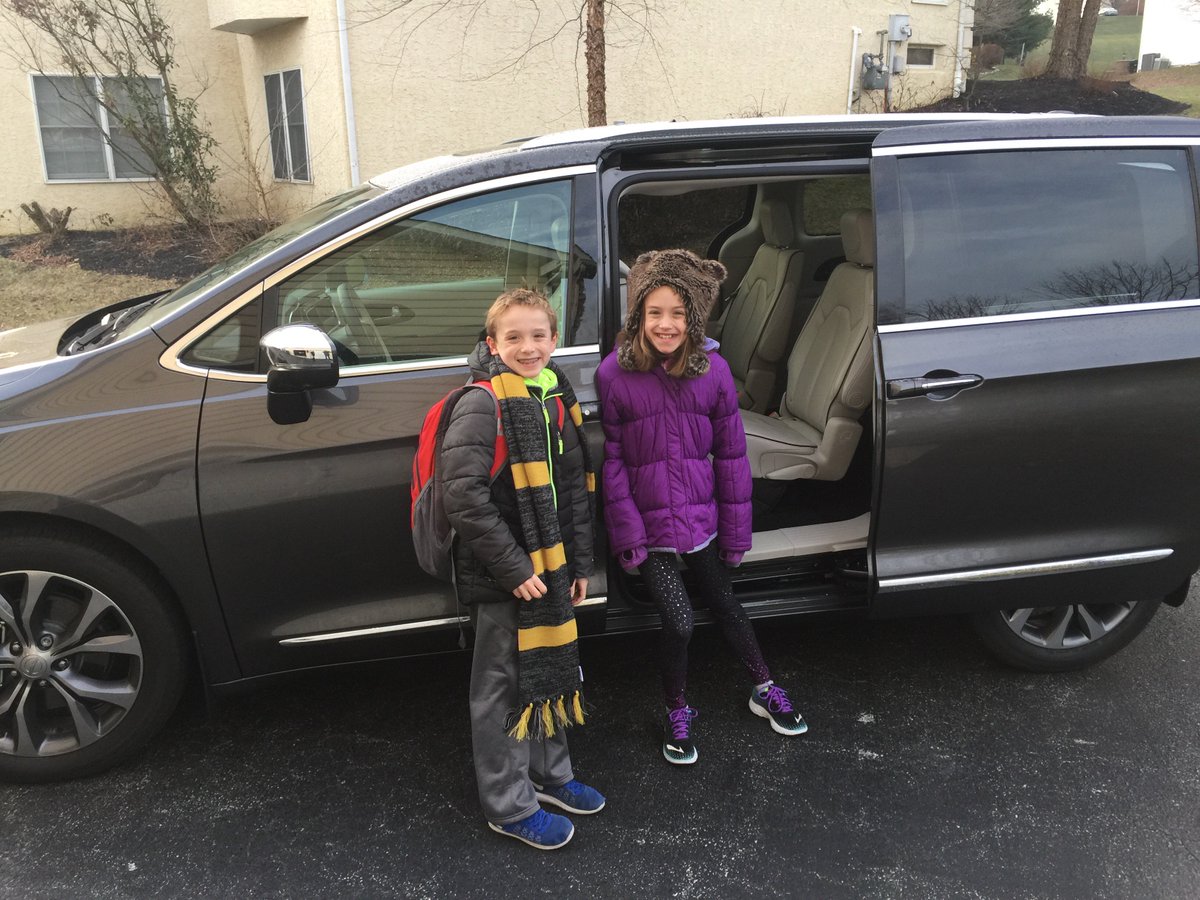CorineIngrassia's tweet photo. 2017 Chrysler Pacific Video Review and Best Features You’ll Obsess over #DrivePacifica @Chrysler https://t.co/YCLvsYc0Ee https://t.co/veHJbr7GeA