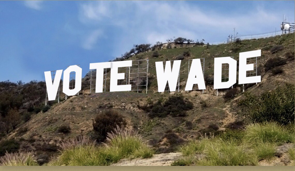 quarterbackuno's tweet photo. damn, how many times are they gonna change the Hollywood sign??? they put Vote Dwyane Wade on there this time lol #nbavote https://t.co/fabphwJ4hg