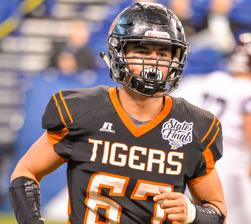 tsfootball's tweet photo. Conner Barton (Wilmington) & Noah Boyd (Lawrenceburg) early leaders on OL Postseason #AllTSF Team.
VOTE NOW - https://t.co/U1V3vm4Huo https://t.co/IwKyNR5Z7L
