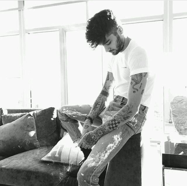 zaynseetruth's tweet photo. ZAYN 

ALWAYS

&amp;

FOREVER

#Zinfinity 

#LoveYouZayn 

I'm voting for #PillowTalk by @zaynmalik for #BestMusicVideo at the #iHeartAwards https://t.co/Yzn9qdApYD