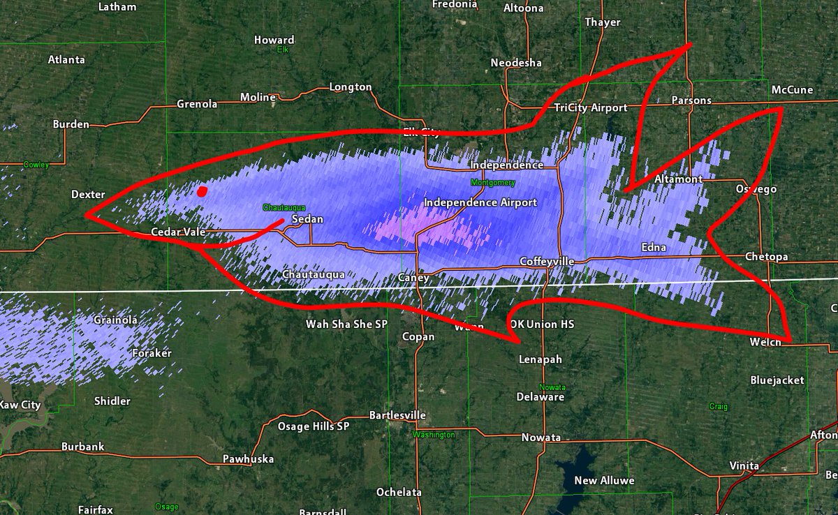 jamesaydelott's tweet image. Radar shows giant shark in SE KS.  Light snow falling out of the shark. I've had it up to my gills w/ winter @ScienzaPiccola @spiltz #kswx