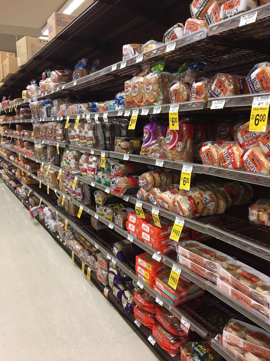 DrDerekOchiai's tweet image. Despite an estimated snow accumulation of 1&quot;, some grocery stores still have bread and eggs. #DMVproblems