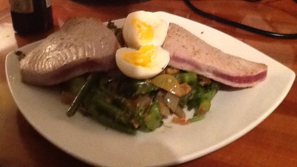 tony_gulliver's tweet photo. Last nights nosh was the doggies danglers #MediumRareTunaSteaks #JustHowILikeThem #TasteSensation #TweetWhatYouEat https://t.co/qOPmyxJqzN