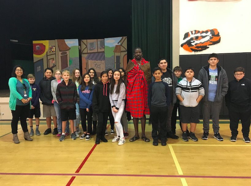 MsVegasMathUMS's tweet image. Ms.Vega&apos;s math class hanging out with our Maasai Warrior friend, Sabore #teamUMS