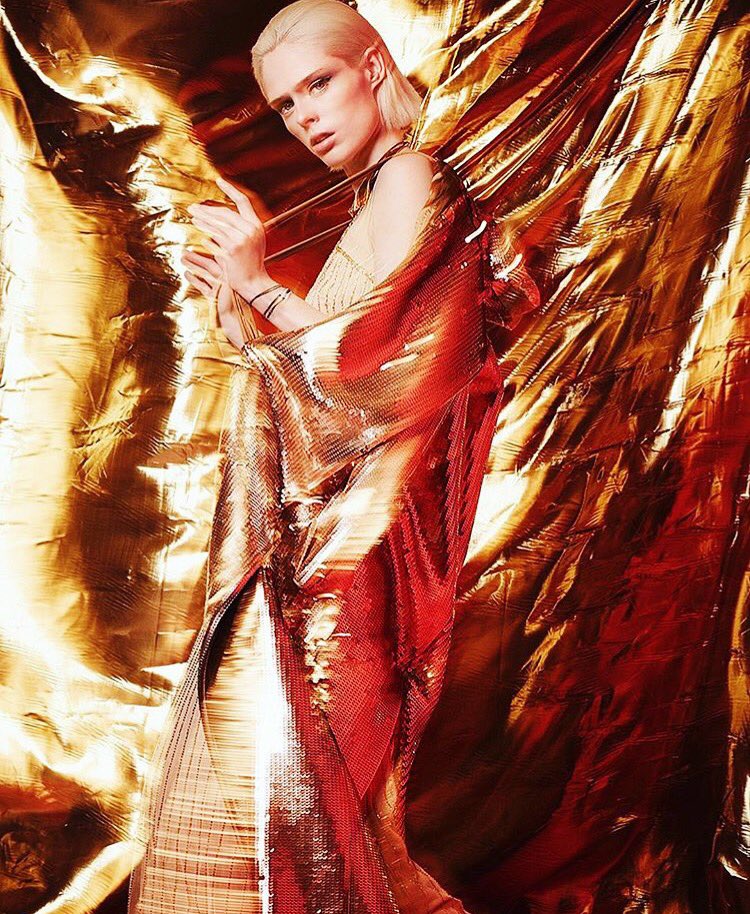 cocorocha's tweet photo. Red & Gold. New work for #YoDona with photographer #JoshuaJordan πΈ https://t.co/8uRb4VjNRC