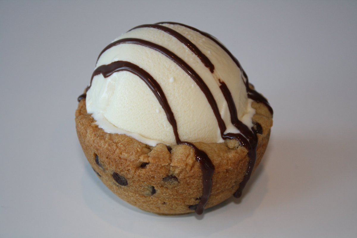 TheDessertLab's tweet photo. It's a cookie bowl...with ice cream... and chocolate. https://t.co/L2iloLQvzR