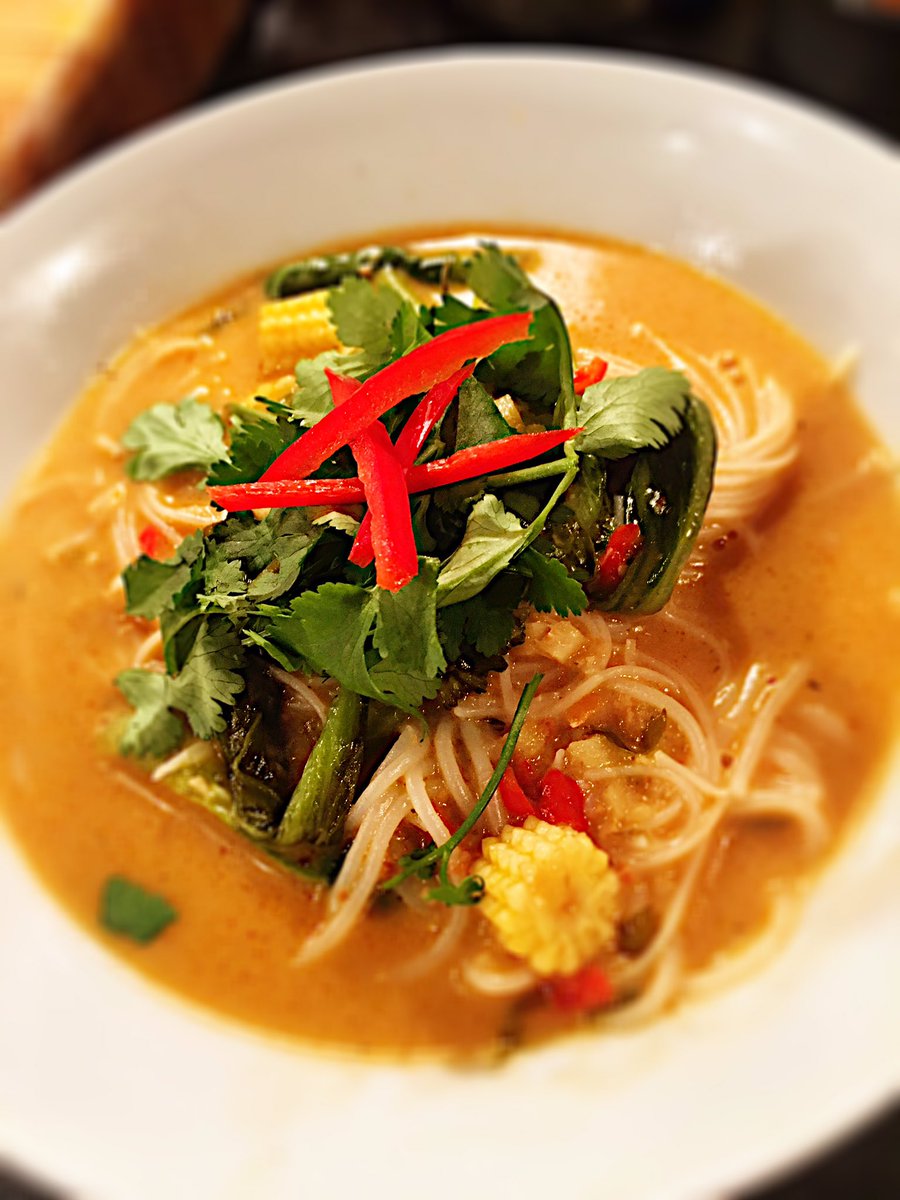 eatatreplete's tweet photo. Thai peanut broth: Stacked with veggies and chilli! 
#thaifood #homecooking #healthyeating #vegetarian #foodporn https://t.co/IEMdb5rj2p