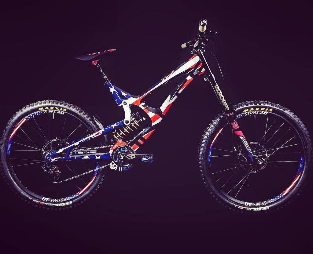 ProBikeTool's tweet photo. #Repost @intensefactoryracing
・・・
🇺🇸 M16 @intensecycles 📷 @car_herrero 
#bikeporn #america… https://t.co/prZS4tsuXc https://t.co/TMsmucmh1t