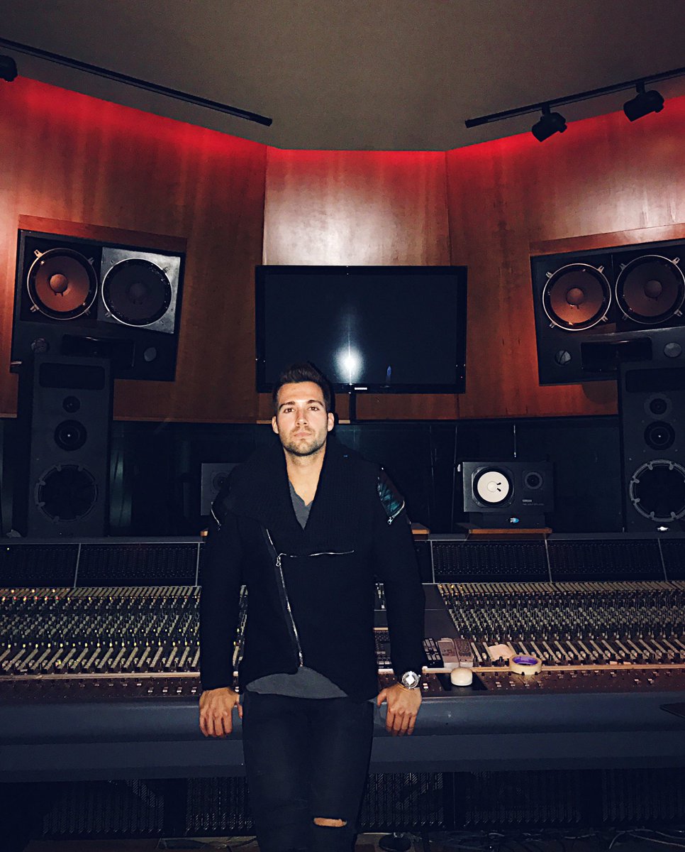 jamesmaslow's tweet photo. Just recorded the last piece of the last song of my first record...Game time #MaslowMusic https://t.co/pyRO7nMEN9