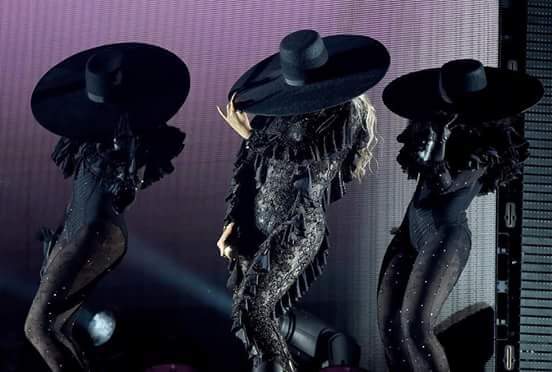beyryca's tweet photo. RT para votar 
#Formation #BestMusicVideo #iHeartAwards https://t.co/6JnK3m5Na9