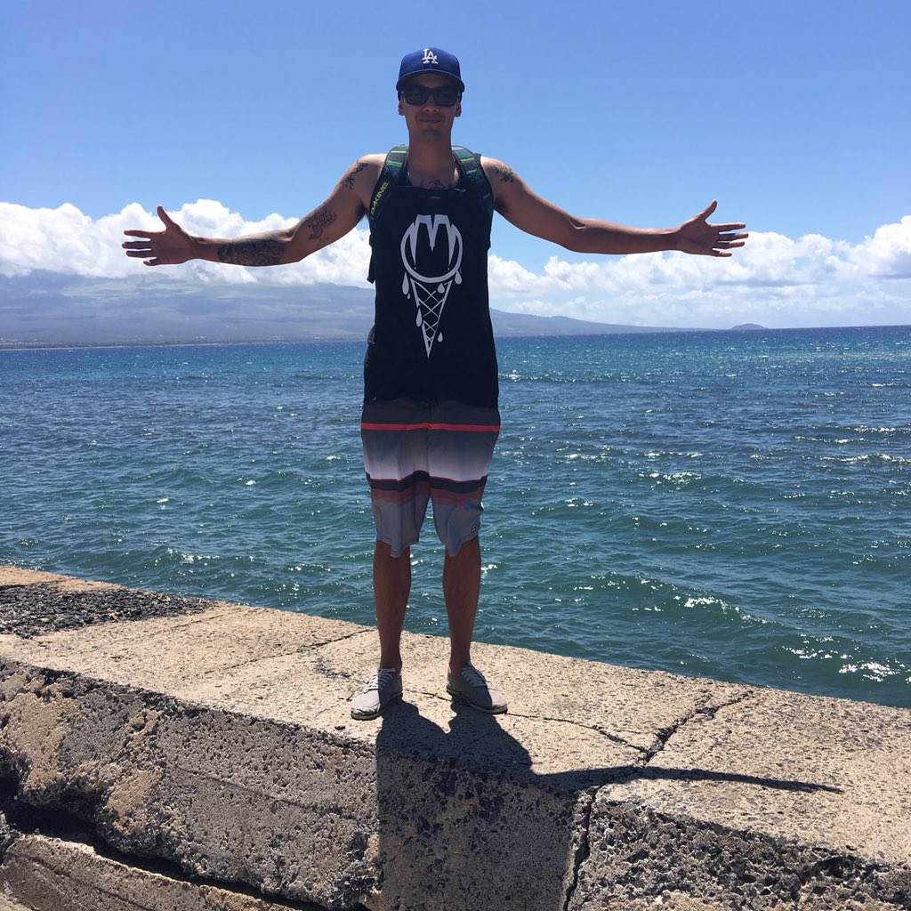 MURVonTwitch's tweet photo. Take me back to #hawaii this #murv tank was perfect for our deep sea fishing trip 👌🏻 https://t.co/Wx2PheIDBL