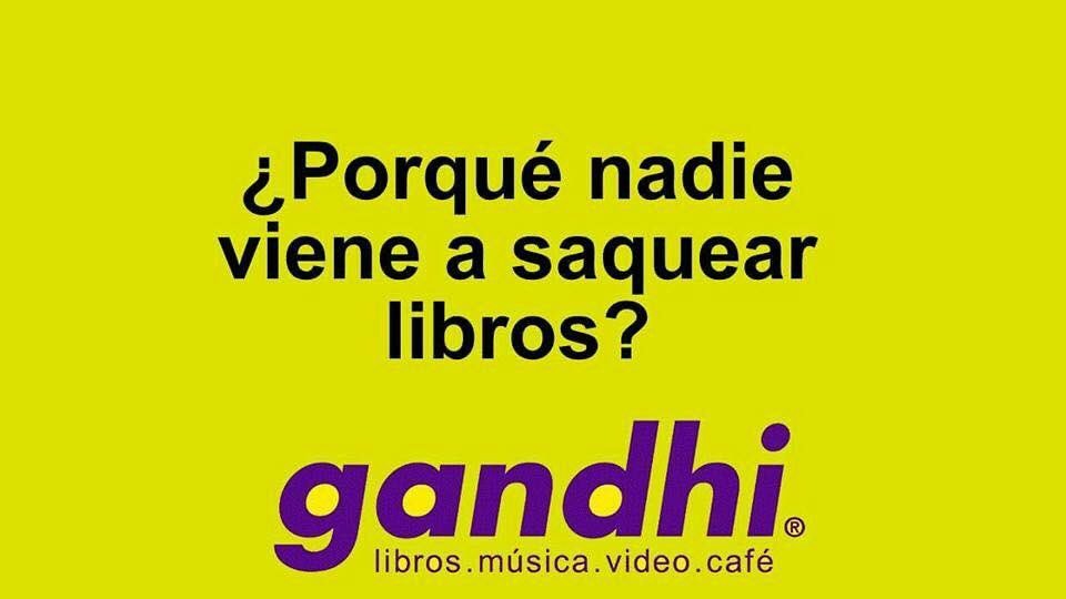 politicosmex's tweet photo. ...pues sí, al parecer las únicas tiendas libres de #saqueo son las librerías 🤔 https://t.co/8jy8avo4A6