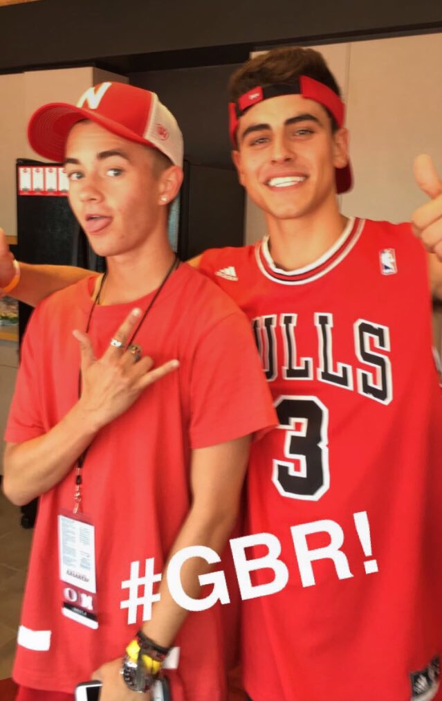 MissyLynch_28's tweet photo. "Por tentaciones como tú existen pecadoras como yo" no si ahr #LatinAmericaNeedsJacks 🇪🇨🇻🇪🇲🇽🇧🇷🇺🇾🇦🇷 https://t.co/BcWMAPEx2g