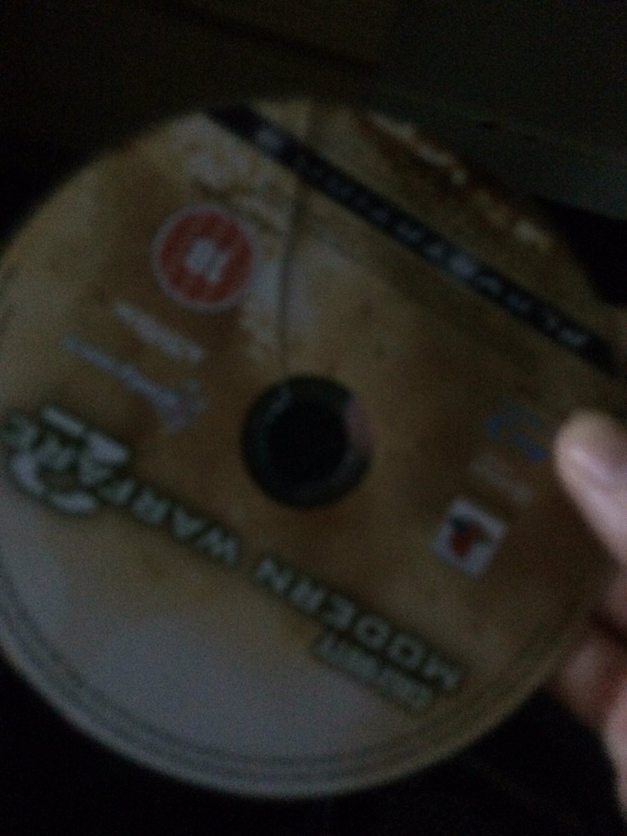 tapesfails's tweet photo. @bIacktape my mw2 is broke https://t.co/TMZ7wPFAKf