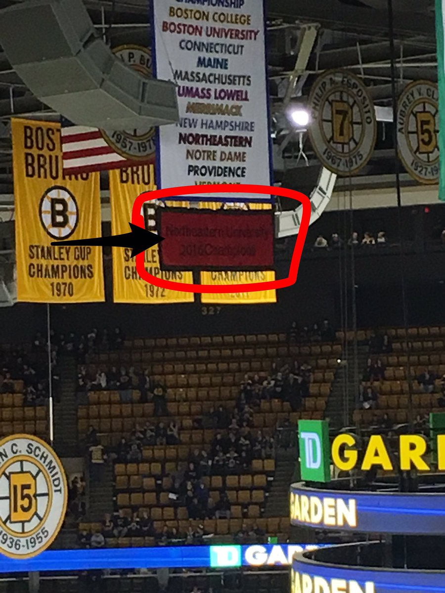 #NHLBruins hockey game and saw that my dream school won the Hockey East Championship 2016! Congratulations <a href="/Northeastern/">Northeastern U.</a> <a href="/GoNUathletics/">Northeastern Huskies</a> ☺️