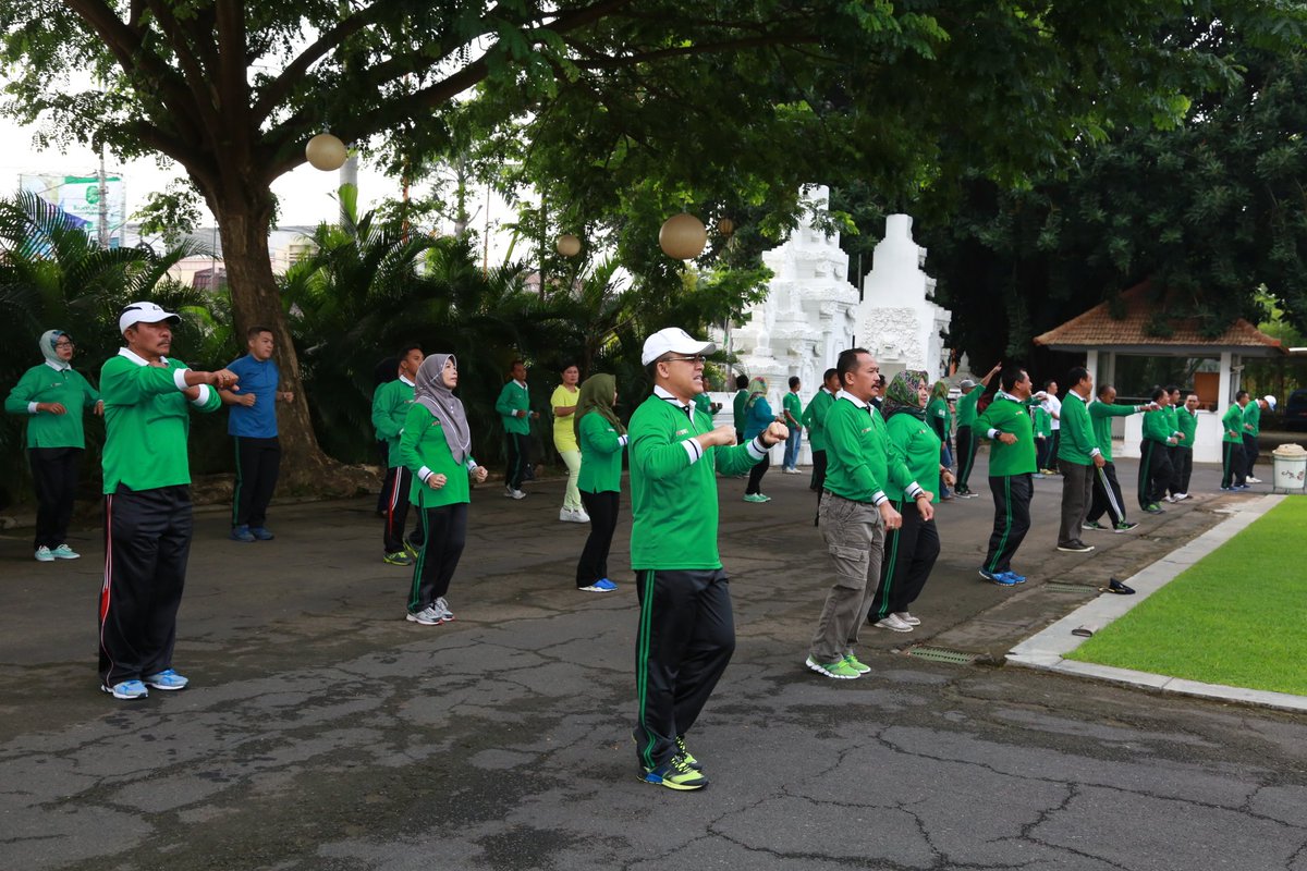 tul_har's tweet image. #Banyuwangi sehat, yuk senam bersm Bupati @a_azwarnas dan SKPD @banyuwangi_kab @JatimPemprov @ChoirilYudaw @p50_guntur @sulihtiyono3