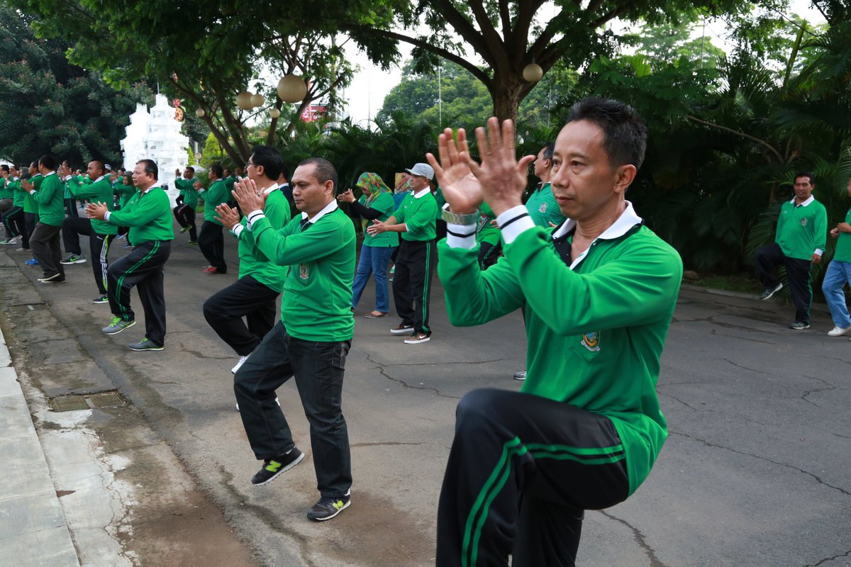 tul_har's tweet image. #Banyuwangi sehat, yuk senam bersm Bupati @a_azwarnas dan SKPD @banyuwangi_kab @JatimPemprov @ChoirilYudaw @p50_guntur @sulihtiyono3