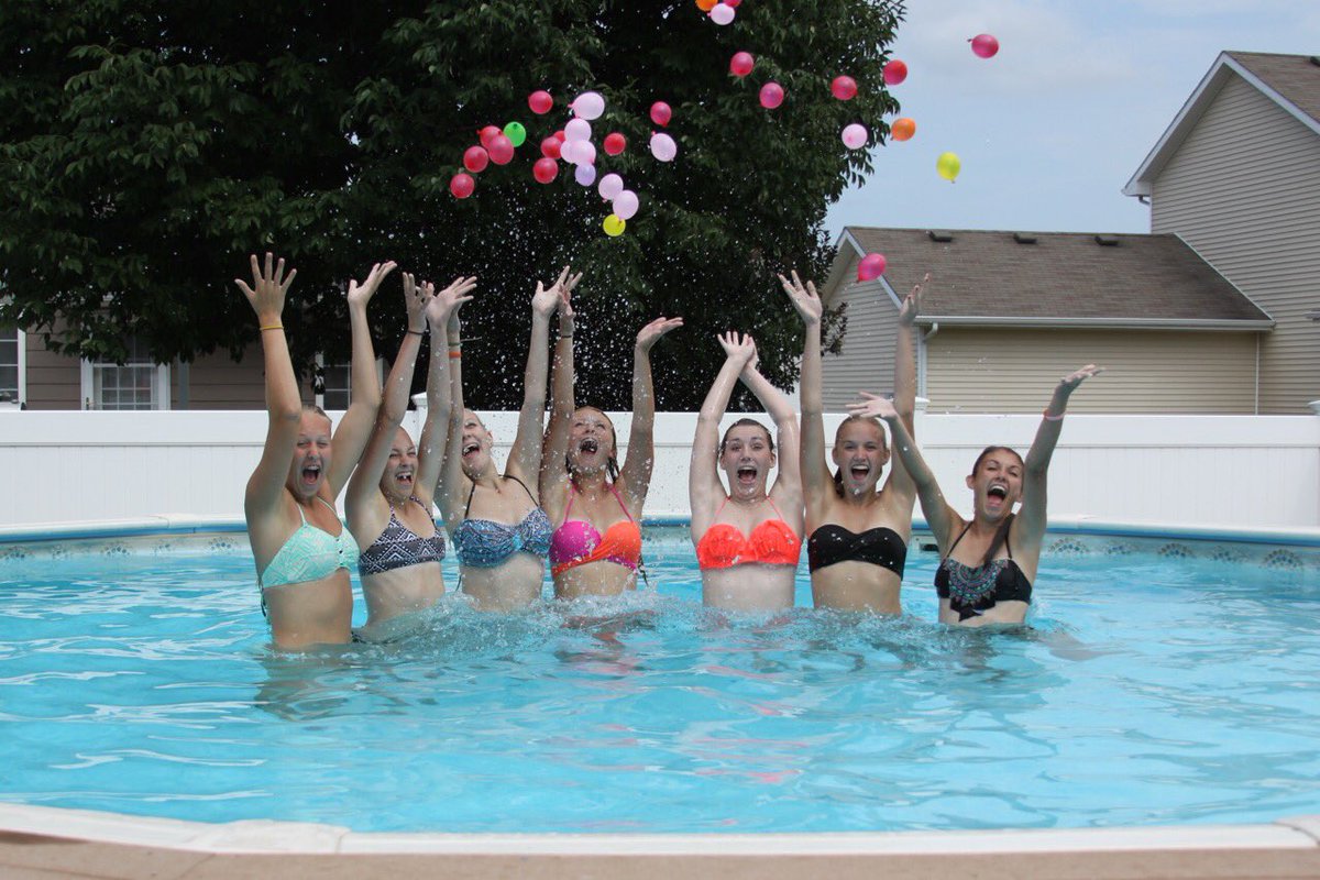 Emmarose2829's tweet photo. im gonna miss my beautiful best friends next year... ❤️❤️ https://t.co/HBBpQNPKHD