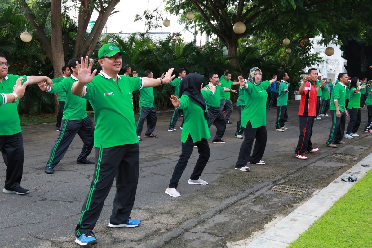 tul_har's tweet image. #Banyuwangi sehat, yuk senam bersm Bupati @a_azwarnas dan SKPD @banyuwangi_kab @JatimPemprov @ChoirilYudaw @p50_guntur @sulihtiyono3