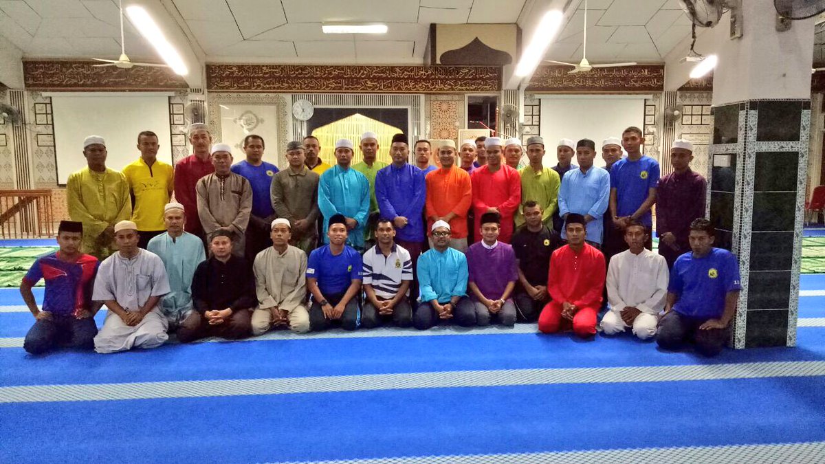 TUN_JAMIL's tweet photo. Last subuh prayer at Masjid An Nur before it renovation. #kerohanian #24corvette https://t.co/KQgz0AusxR