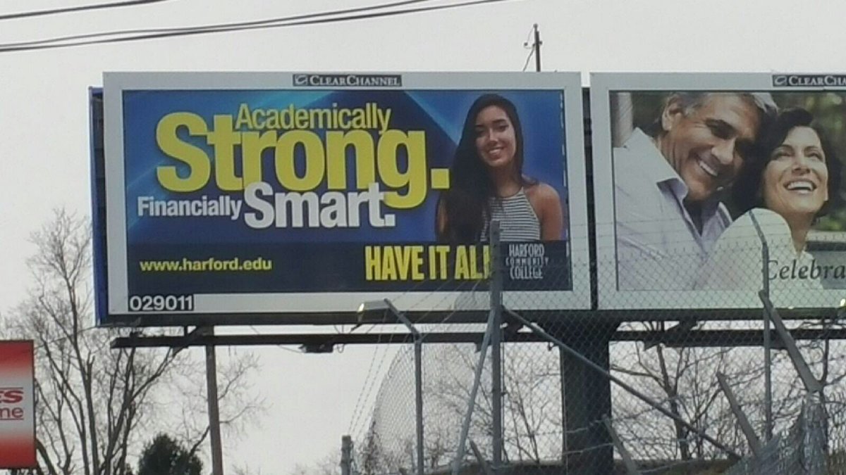 HunnnerrRod's tweet image. That moment when ur on a billboard 😂