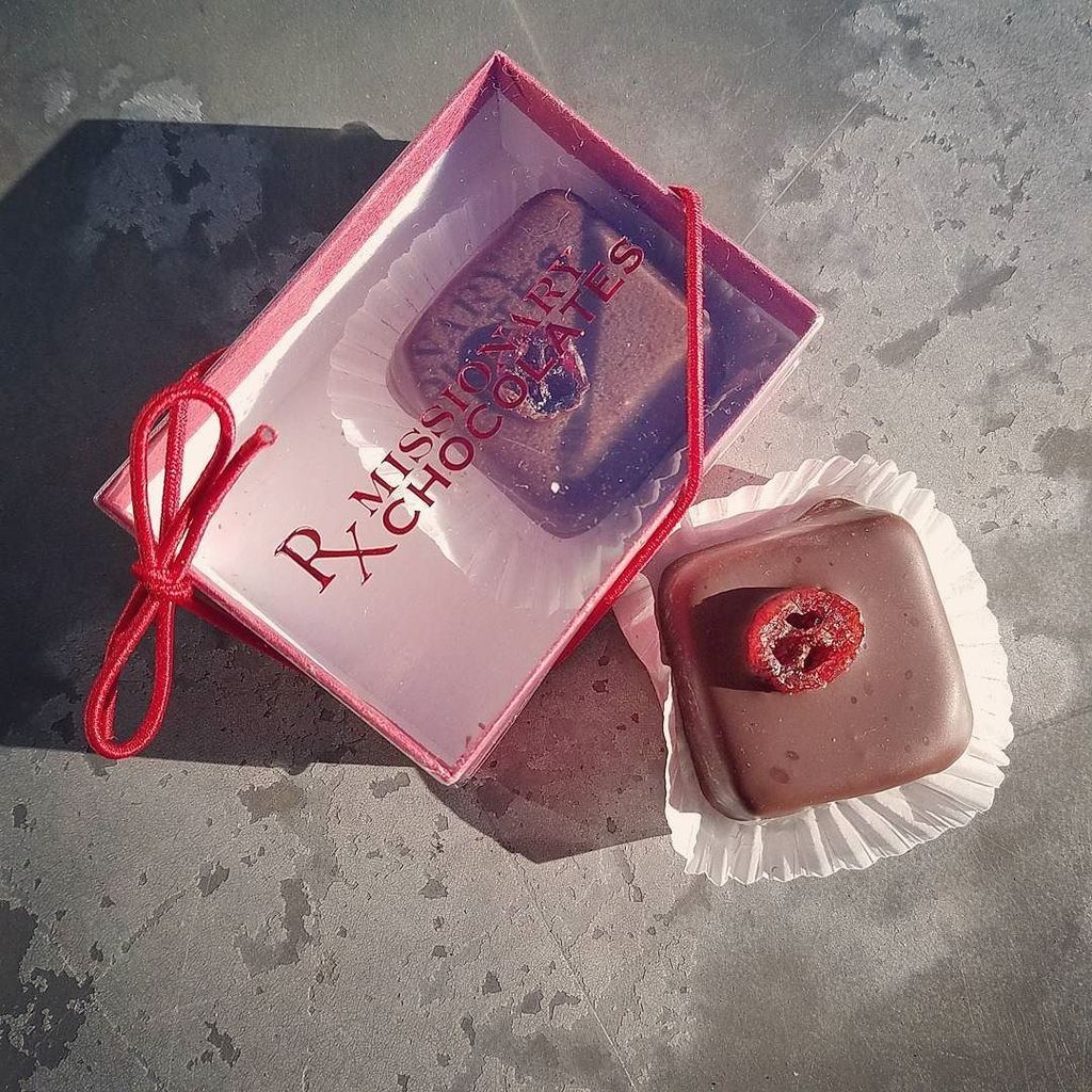 🍫Cran-Chocolate🍫 A perfect solution to your New Year's vegan resolution: @missionarychocolates cranberry truffle ma…