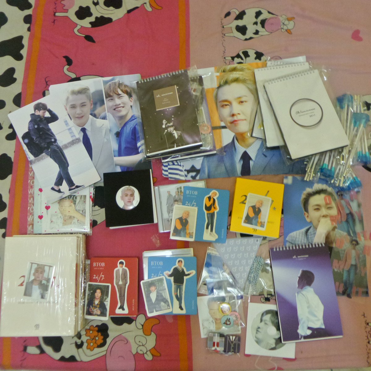 no_jung1004's tweet photo. Finally back home n yeay glad to see ya! :) ohuniverse goods and 24/7 albums arrived~♡ Thx for all bonus so pretty 🙆 https://t.co/MXakn5ZPNn