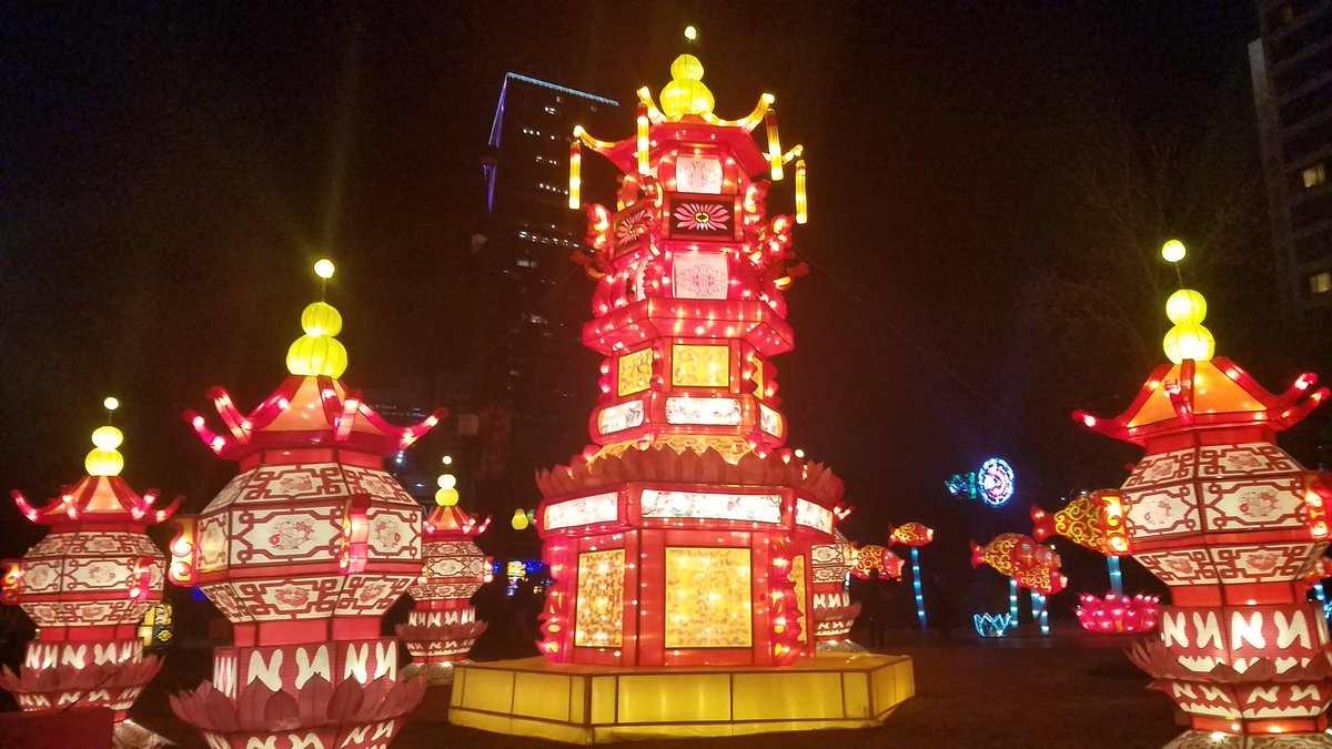 FutureCoghost's tweet photo. I really hope the Chinese Lantern Festival becomes a annual thing. It was very cool to see https://t.co/pSK7GZNhXj