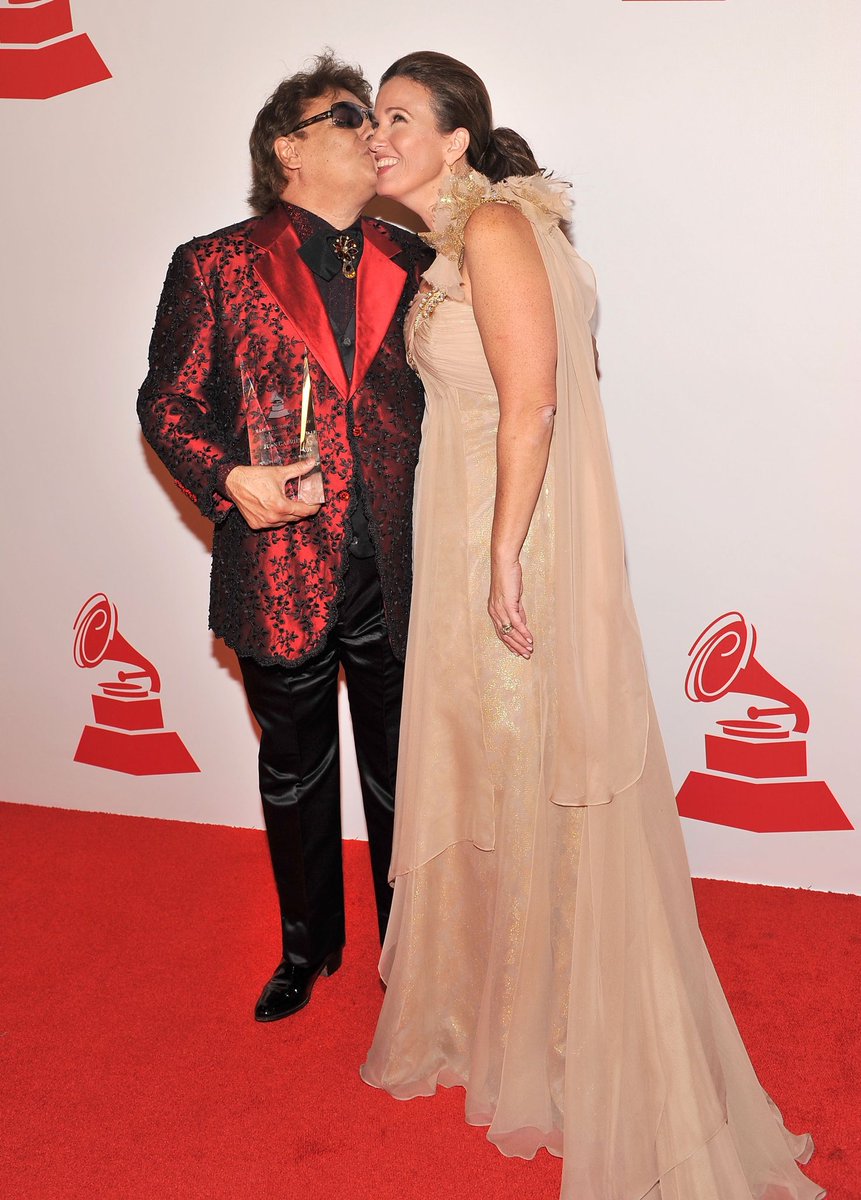 Mi corazón recuerda este momento con un cariño infinito.
Extrañándote siempre.

#MBS #MBSEntertainment  #JuanGabriel #HastaQueTeConocí