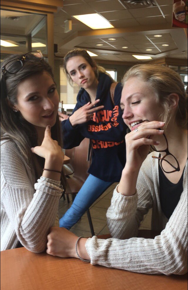 oliviakingr's tweet photo. Happy birthday Jessie!! Love you lots and excited to see u💗 @jessiieretzlaff https://t.co/yvGCfbYtQ7