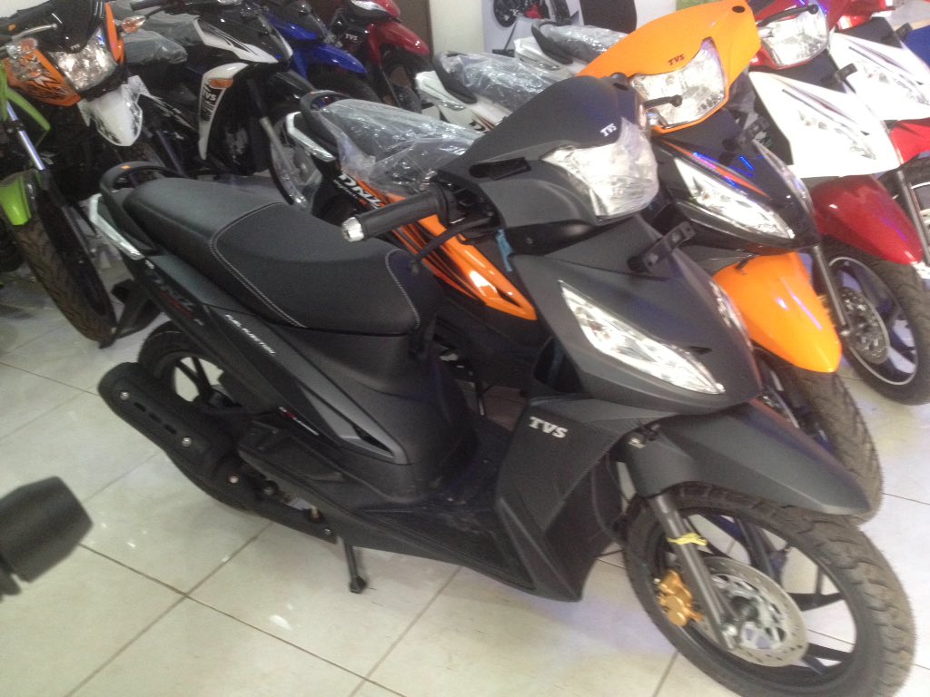 TvSmakassar's tweet photo. Warnah baru dari Tvs Motor Dazz Black edition 😎👍👌matic indah itu adanya di tvs https://t.co/aejys3tB7p