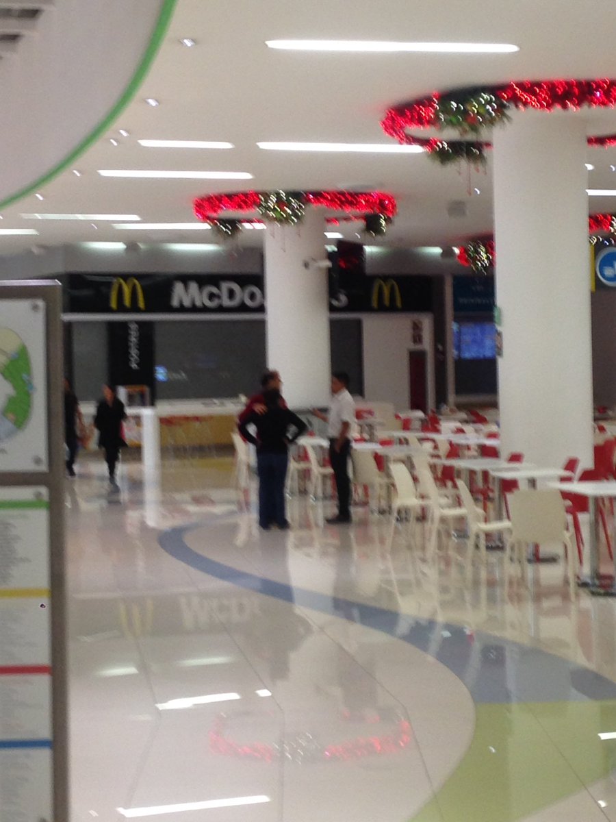 aztecapuebla's tweet photo. Cierran locales en el centro comercial Galerias Serdán. #Puebla Vía @VIC_PUE https://t.co/QIEqu276fD