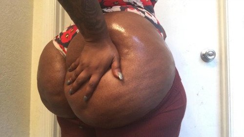 TwerkFlix's tweet photo. Wow that is a badd one!
#thickness #curvy
https://t.co/CPKVhhKd0K https://t.co/INzCWjphKz