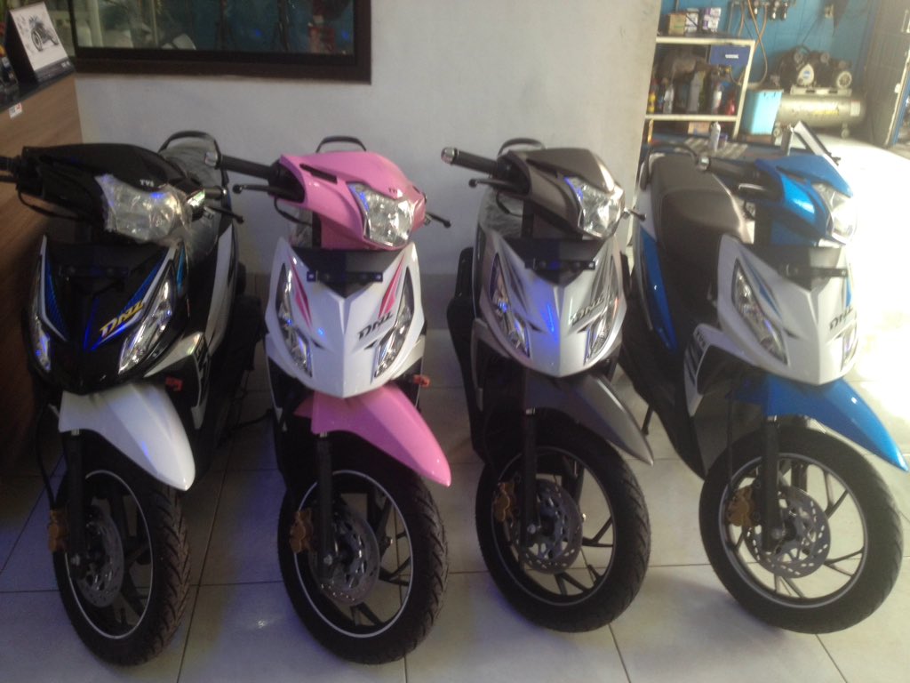 TvSmakassar's tweet photo. Macam varian warna siap selalu menjajal jalan ibu kota makassar #motorcycle #GoodMorning #makassar #KompasSulsel #cuacaMKS https://t.co/sCh3DeoxSd