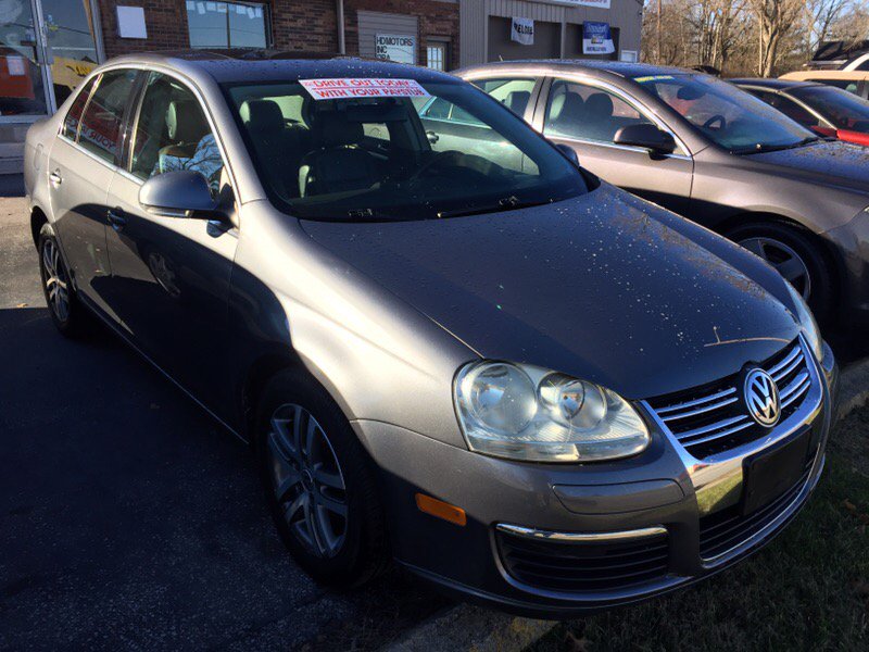 I am selling 2006 Volkswagen Jetta 2.5 for $3,995 near: Cincinnati on OfferUp. offerupnow.com/item/detail/21…