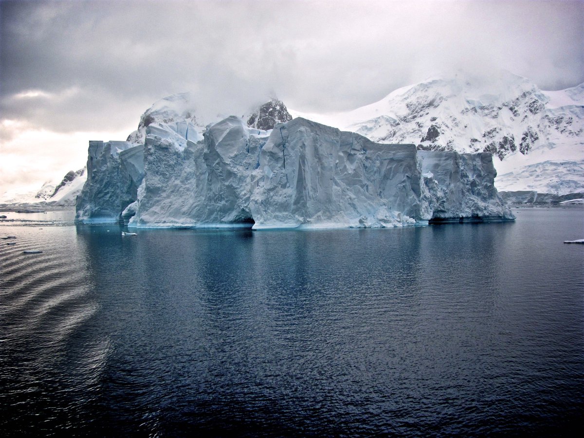 ErikSolheim's tweet photo. Huge iceberg set to break off from Antarctica.
One of the ten largest in recorded history - scary!
https://t.co/I9Q0koPrWV https://t.co/SWy4cuKT9K