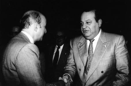 0skar_sa's tweet photo. a los que dicen #SlimParaPresidente les quiero recordar quien fue el prestanombres de Carlos Salinas de Gortari cuando Tel-Mex se privatizó https://t.co/J3a9nbKFMf