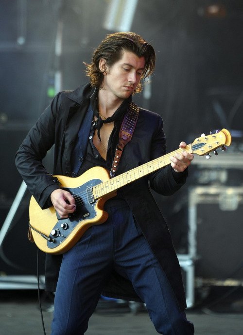 Happy birthday Alex Turner! You gorgeous fuck 