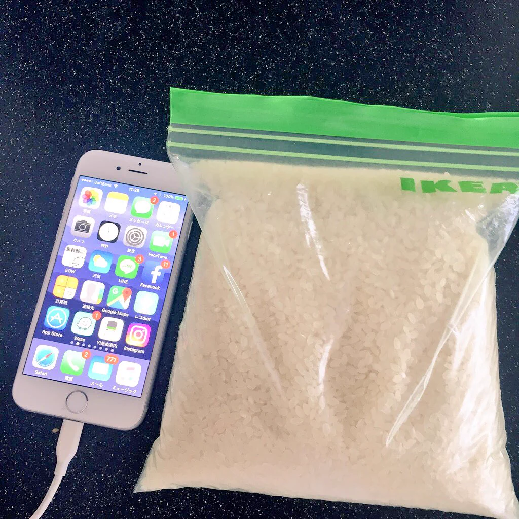 iPhoneを水没させてしまったらお米にいれると復活するらしいｗｗ