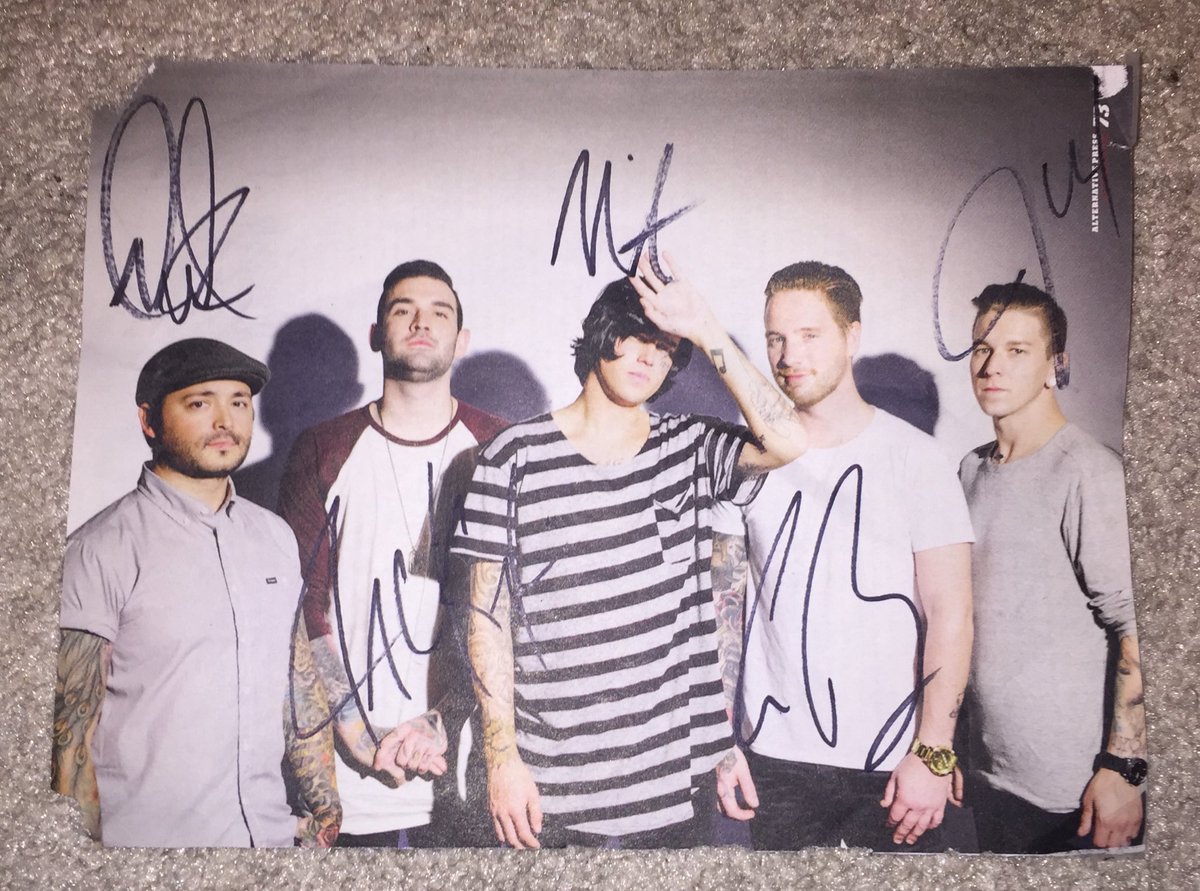 TheSWSUpdates's tweet image. rt this to win a SIGNED SWS POSTER! tweet the hashtags for a better chance to win. 

#SleepingWithSirens #BestUndergroundAlt #IHeartAwards