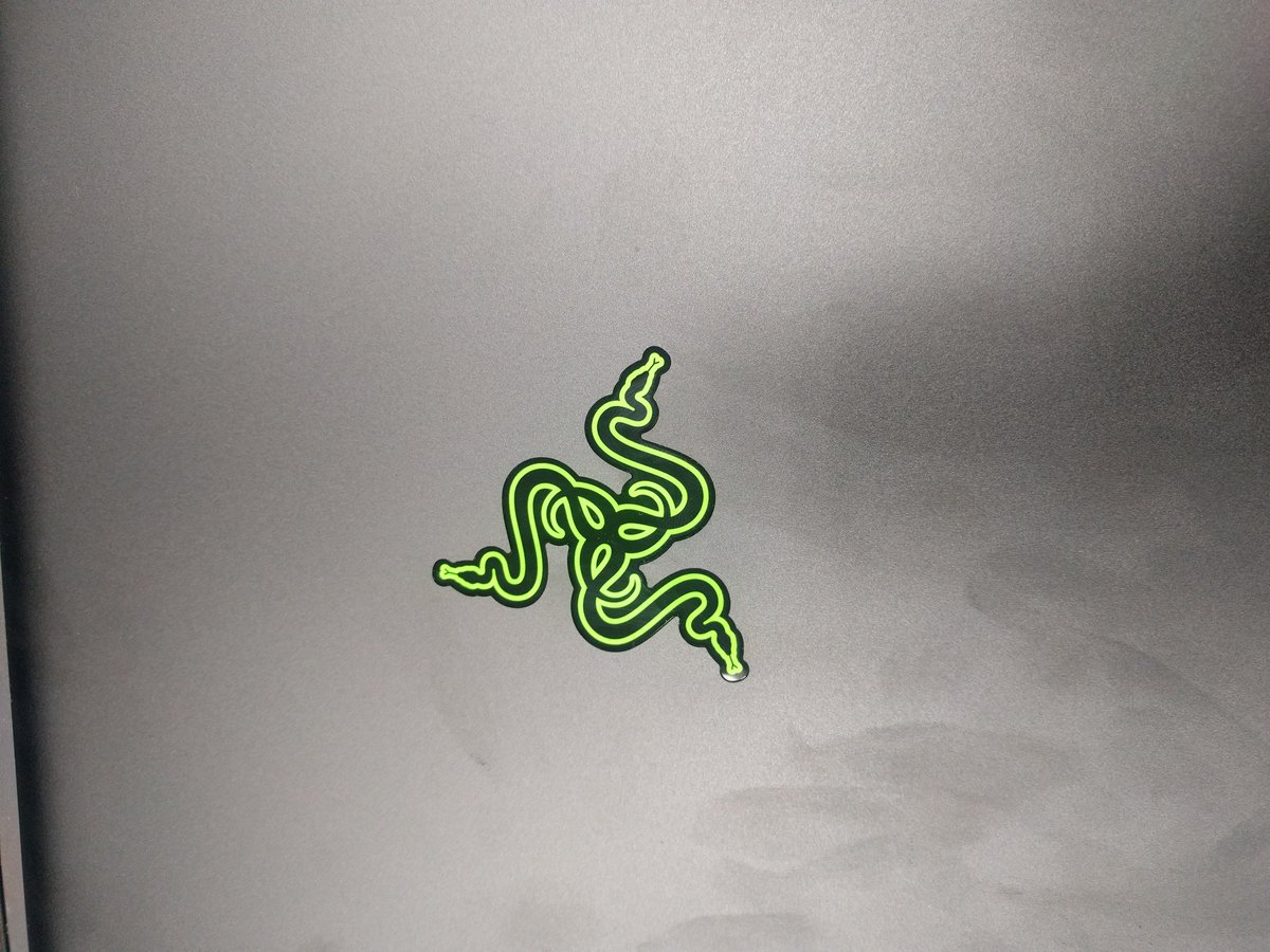 ちゃんくま ずっと気になっていたrazer Bladeを秋葉のツクモで見てきた 思った以上にシュッとしててイケてる Razer Blade 1060にrazer Coreをつけたらどうなるのかな と思ったけど ベンチマーク的にはそんな変わらないらしい とにかくロゴがダサい ちゃんくま ずっと気になっていたrazer Bladeを秋葉のツクモで見てきた 思った以上にシュッとしててイケてる Razer Blade 1060にrazer Coreをつけたらどうなるのかな と思ったけど ベンチマーク的にはそんな変わらないらしい とにかくロゴがダサい
