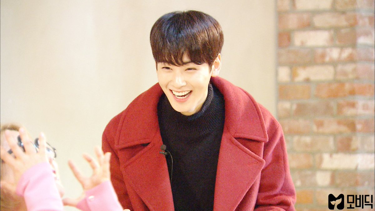 ddukgu's tweet photo. 오늘 저녁!! 그 남자 등장?! 
안 본 사람 없길 바라는 대애애애박 영상♥_♥
안방 1열 1석 대기하세요~!
#아스트로 #차은우 #아로하 #꿀잼각 #박나래 #스터뷰 #ASTRO @offclASTRO
>> https://t.co/EEMp2Pkxqy https://t.co/NA33FeU77N