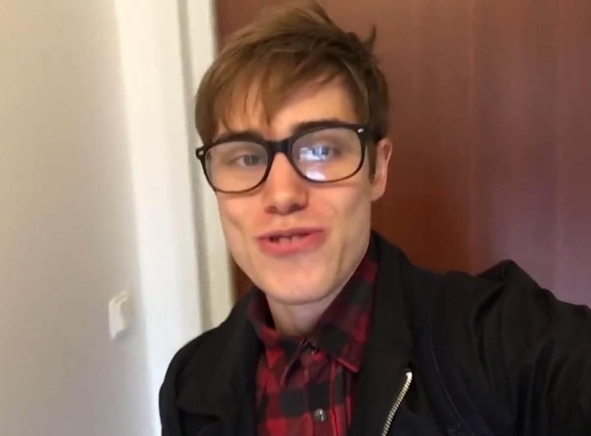 Är det såhär alla ungdomar tar selfies nu för tiden #duckface