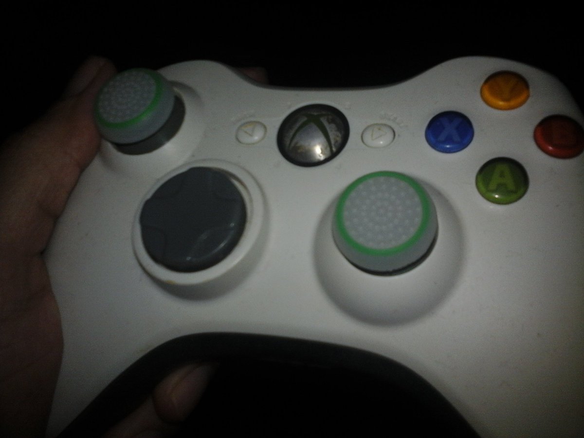 Necroadr's tweet image. IMO, the Xbox360 controller is unconfortable as hell. I don&apos;t know why it gets so much praise  #Xbox #GamerThoughts