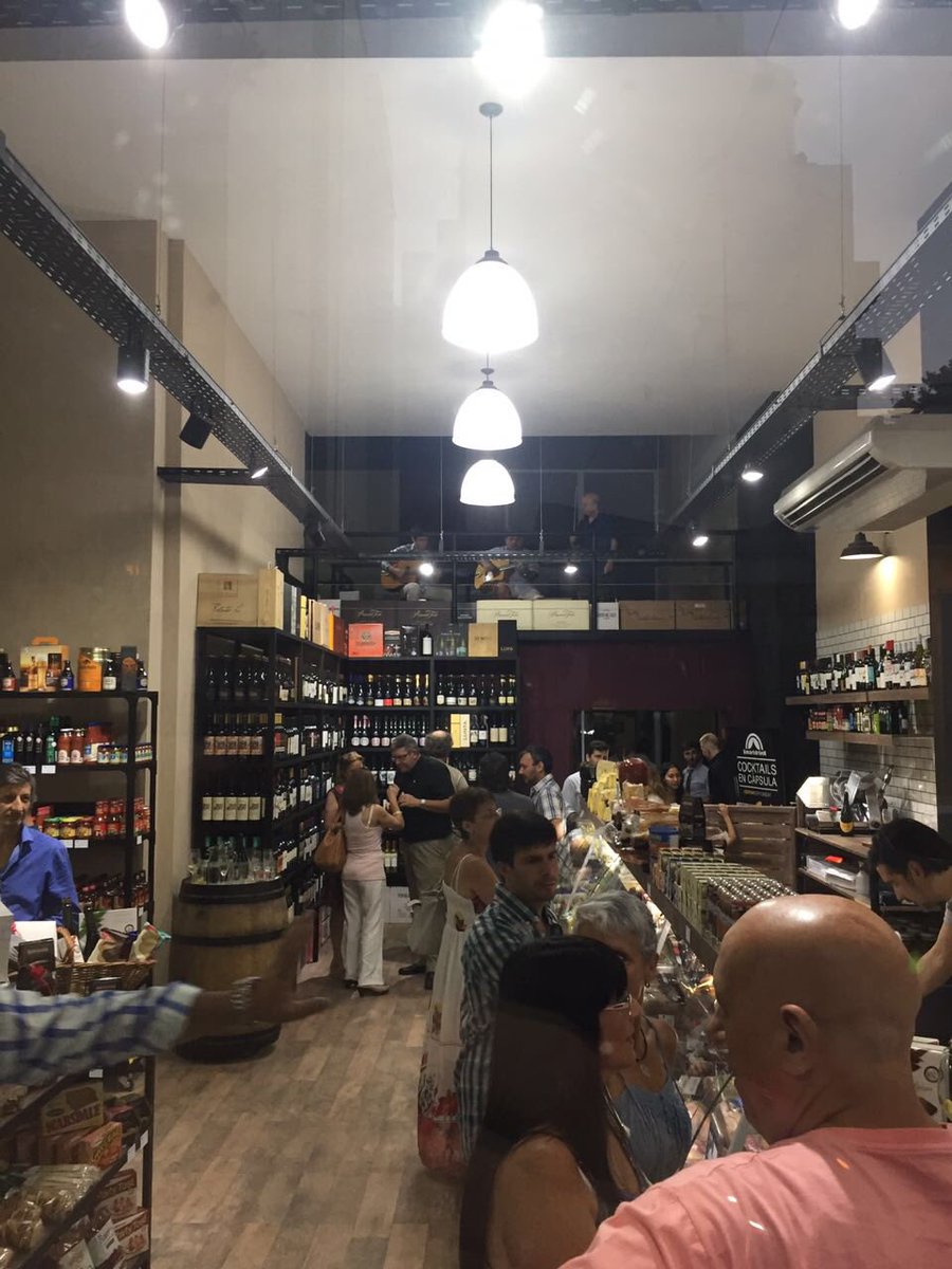 cittadellafiamb's tweet photo. Llego Monroe 2586 - Almacen Cittadella Belgrano la + boutique de los almacenes.+ de 500 etiquetas  d vino boutique y 100 etiquetas d birra https://t.co/AWQQB9s13E